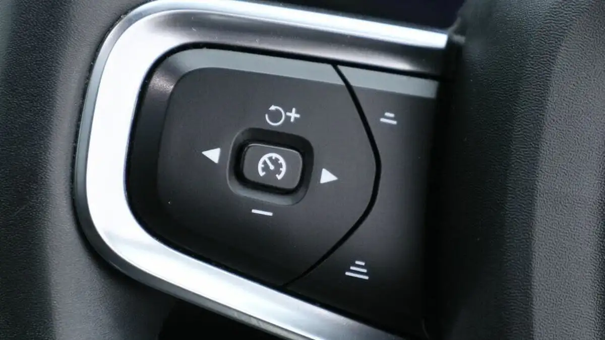 2022-volvo-xc40-e-recharge-pro-big-27