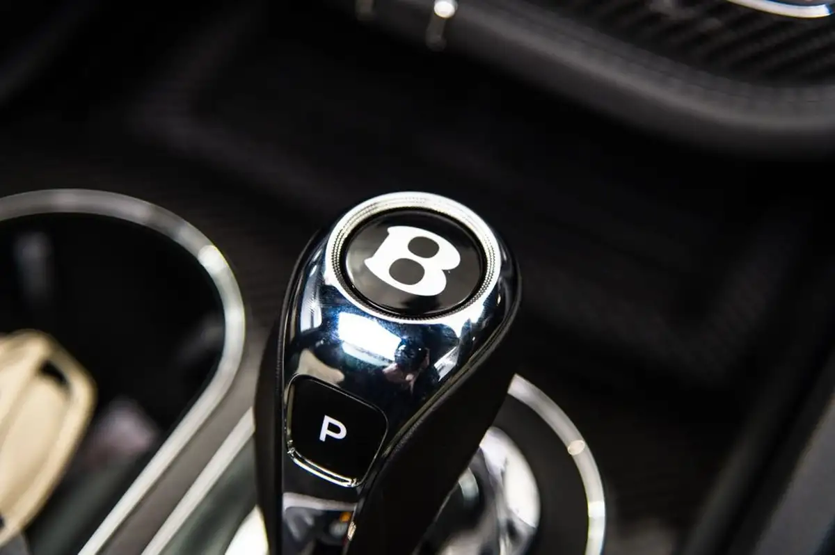 2023-bentley-bentayga-30-hybrid-big-47