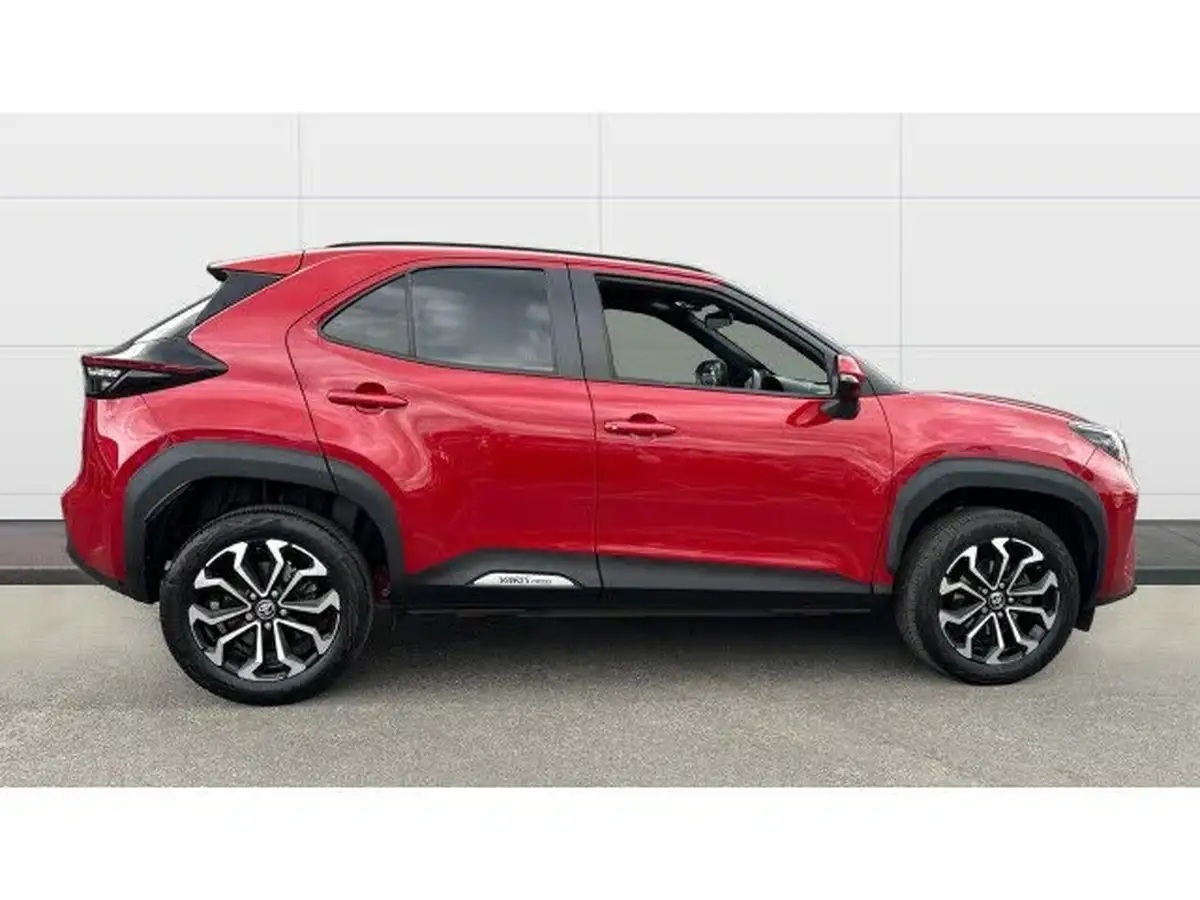 2023-toyota-yaris-cross-15-vvt-i-design-big-4