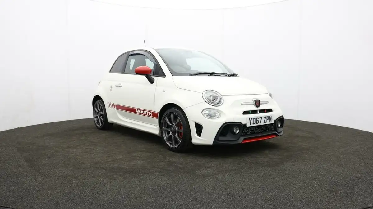 2017-abarth-595-14-tjet-big-0