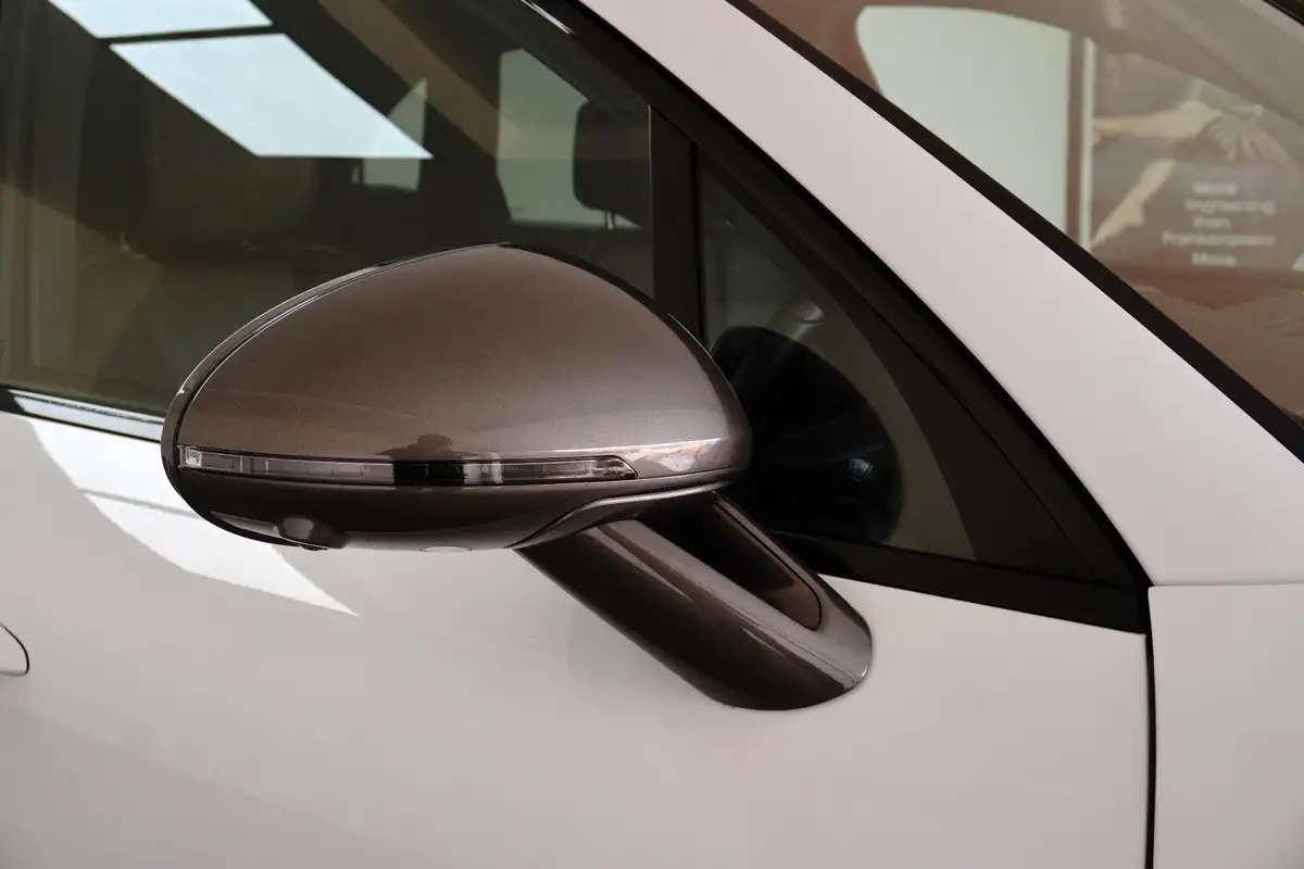 2022-porsche-macan-20-big-38