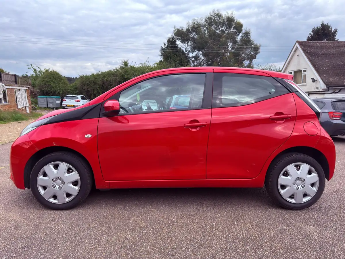 2015-toyota-aygo-10-vvt-i-x-play-5d-big-4