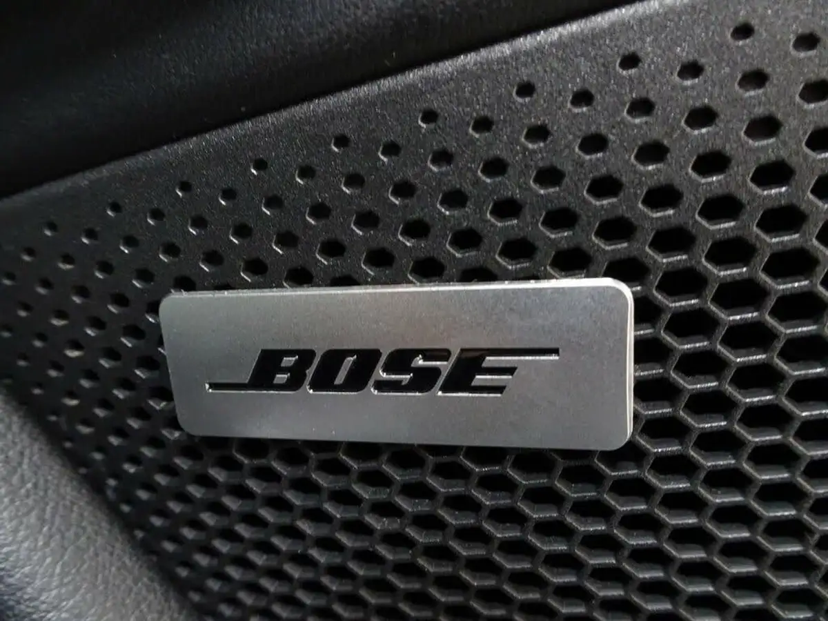 2020-porsche-taycan-e-turbo-s-big-48