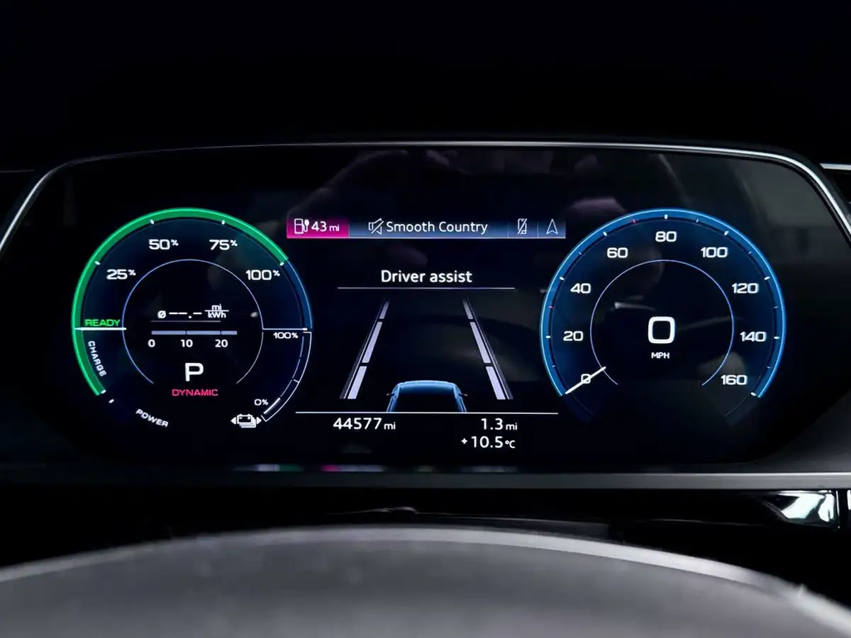 2022-audi-e-tron-50e-black-edition-station-wagon-big-37