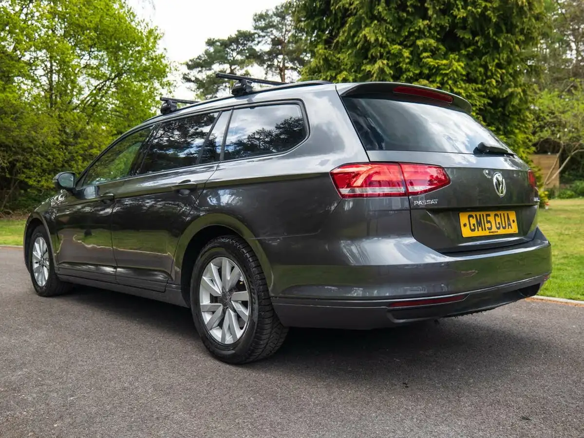2015-volkswagen-passat-20tdi-bmtss-estate-5d-dsg-big-23
