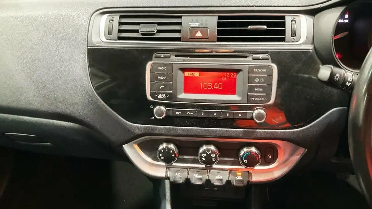 2016-kia-rio-125-sr7-5d-big-4