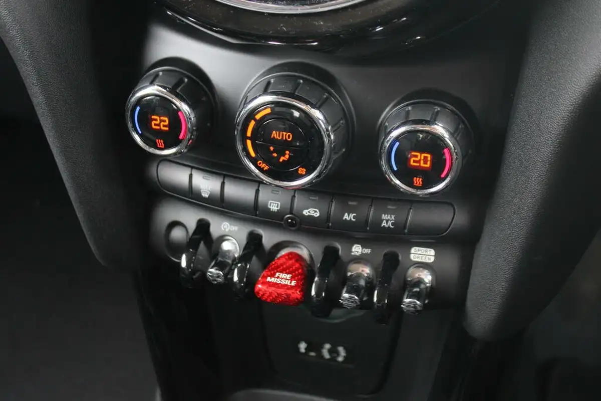 2017-mini-cooper-20-cooper-s-chili-ss-hatchback-3d-big-15