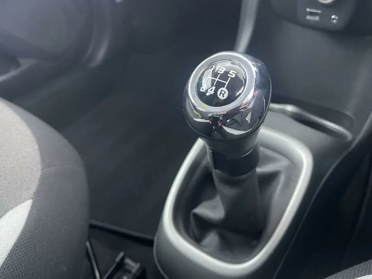 2017-toyota-aygo-10-vvt-i-x-play-71bhp-5d-big-32