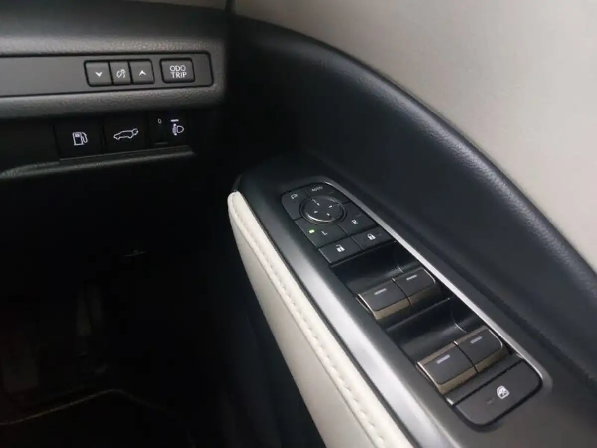 2024-lexus-lbx-15-premium-plus-big-11