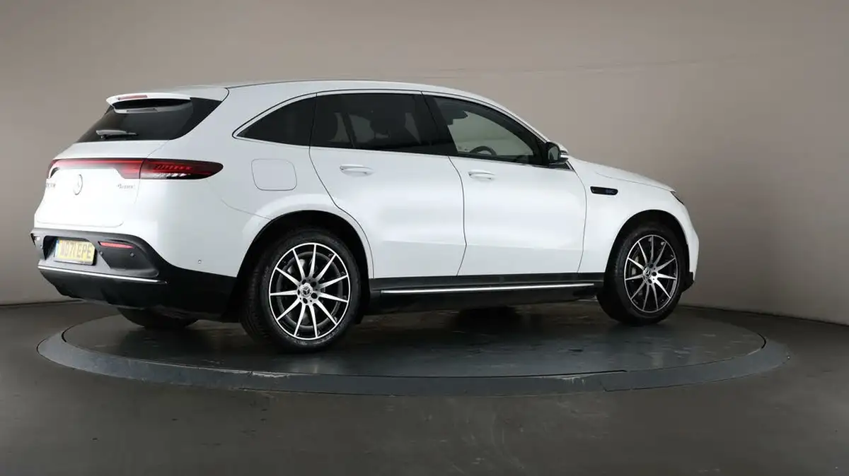 2022-mercedes-benz-eqc-e-eqc-400-amg-line-big-58