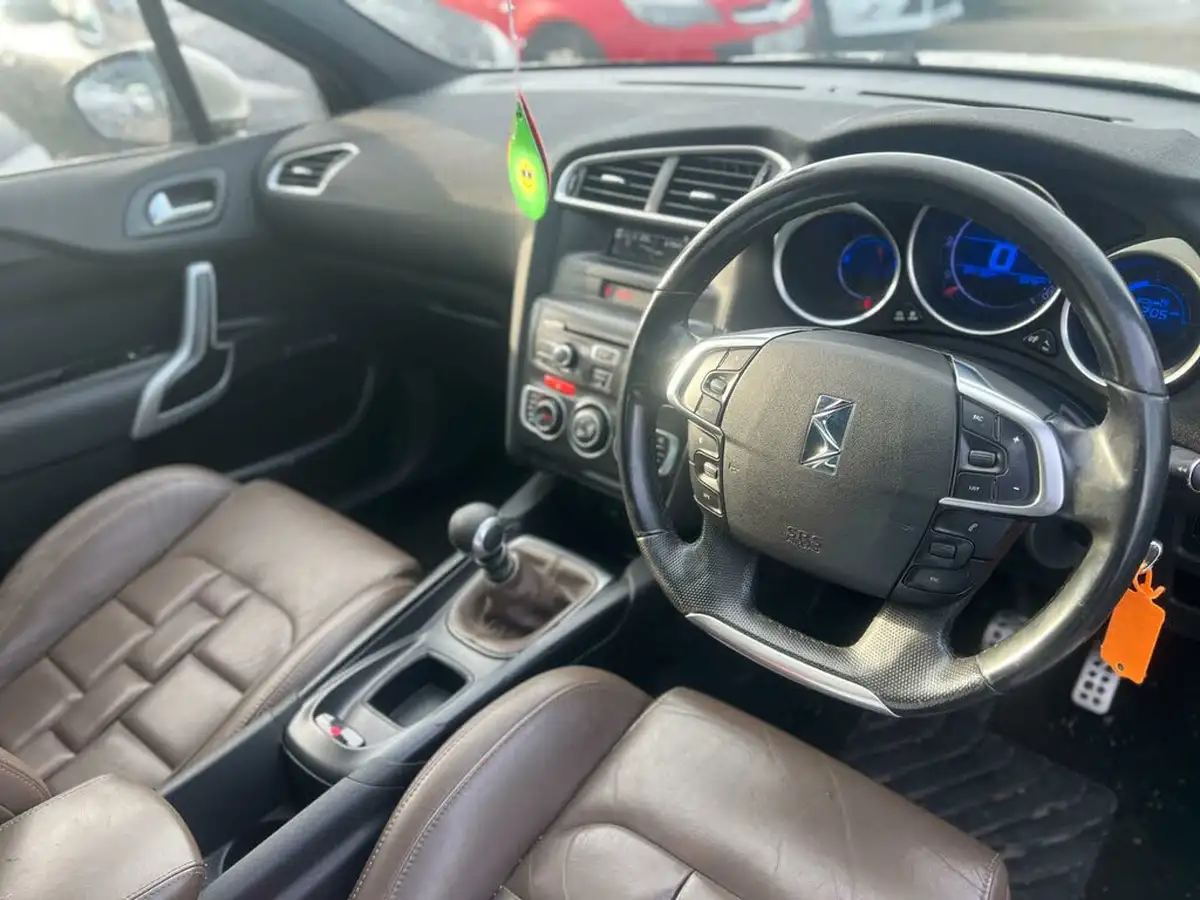 2012-citroen-ds4-16-dsport-big-9
