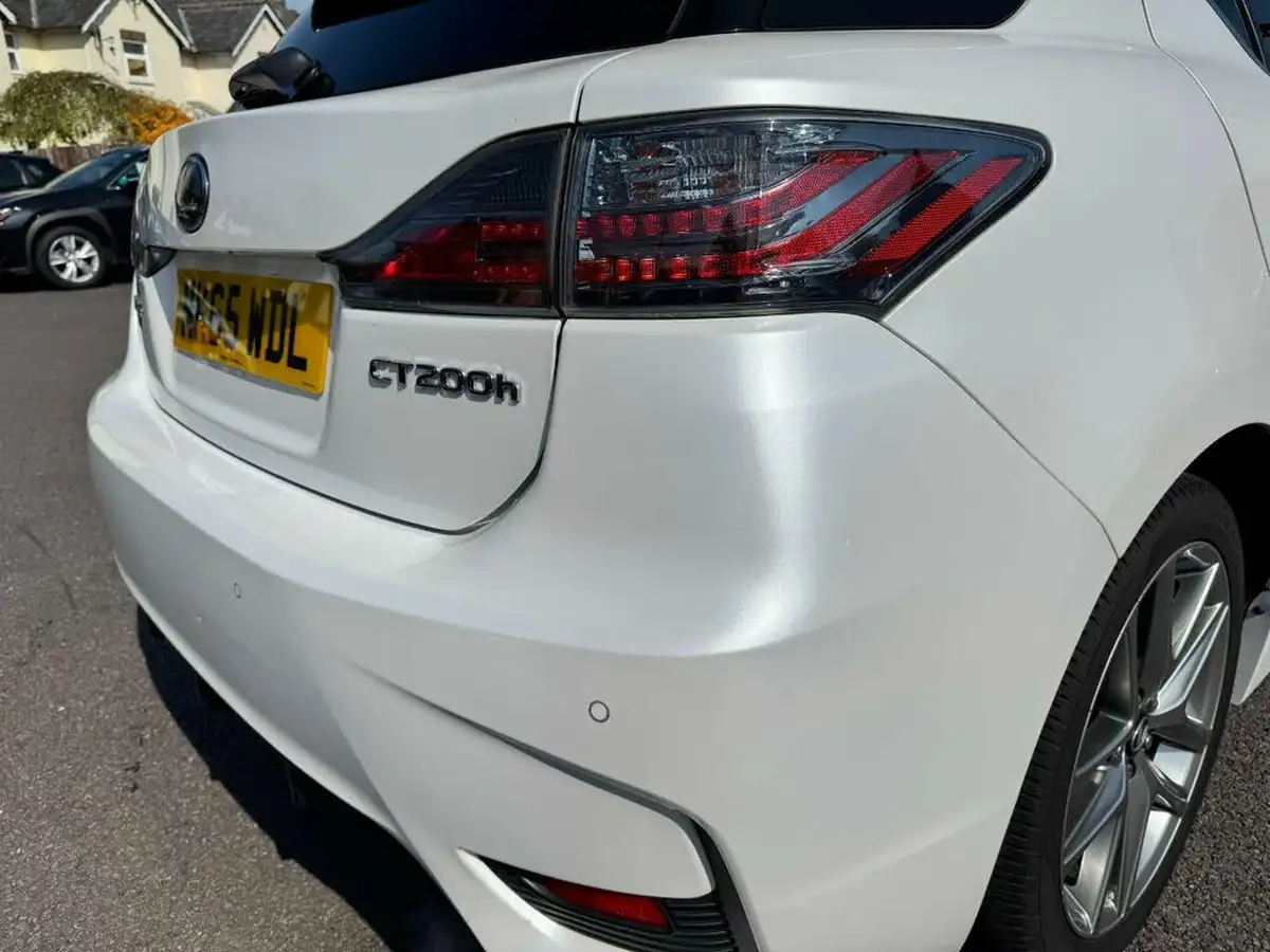 2015-lexus-ct-200h-18-advance-plus-big-25