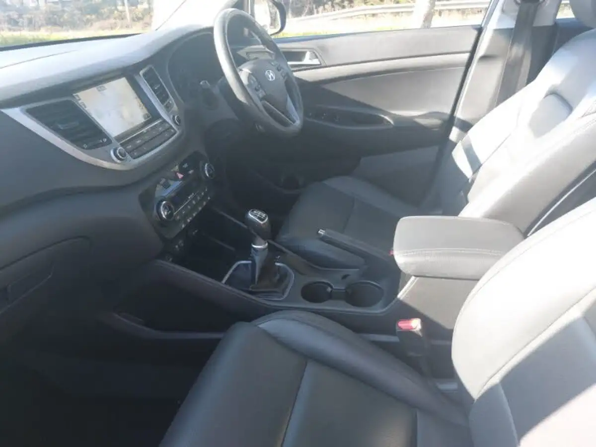 2017-hyundai-tucson-17crdi-blue-drive-sport-edition-116ps-big-4