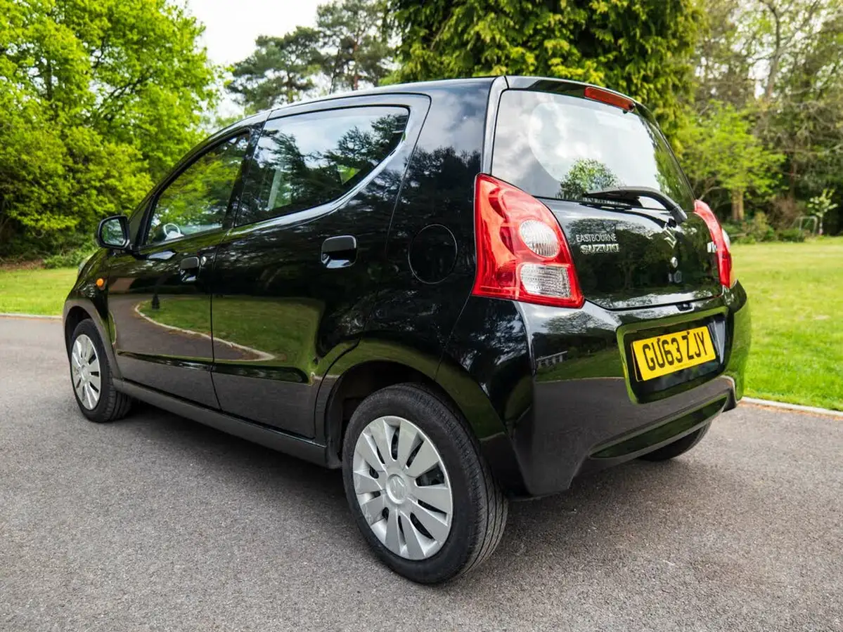 2013-suzuki-alto-10-sz3-big-25