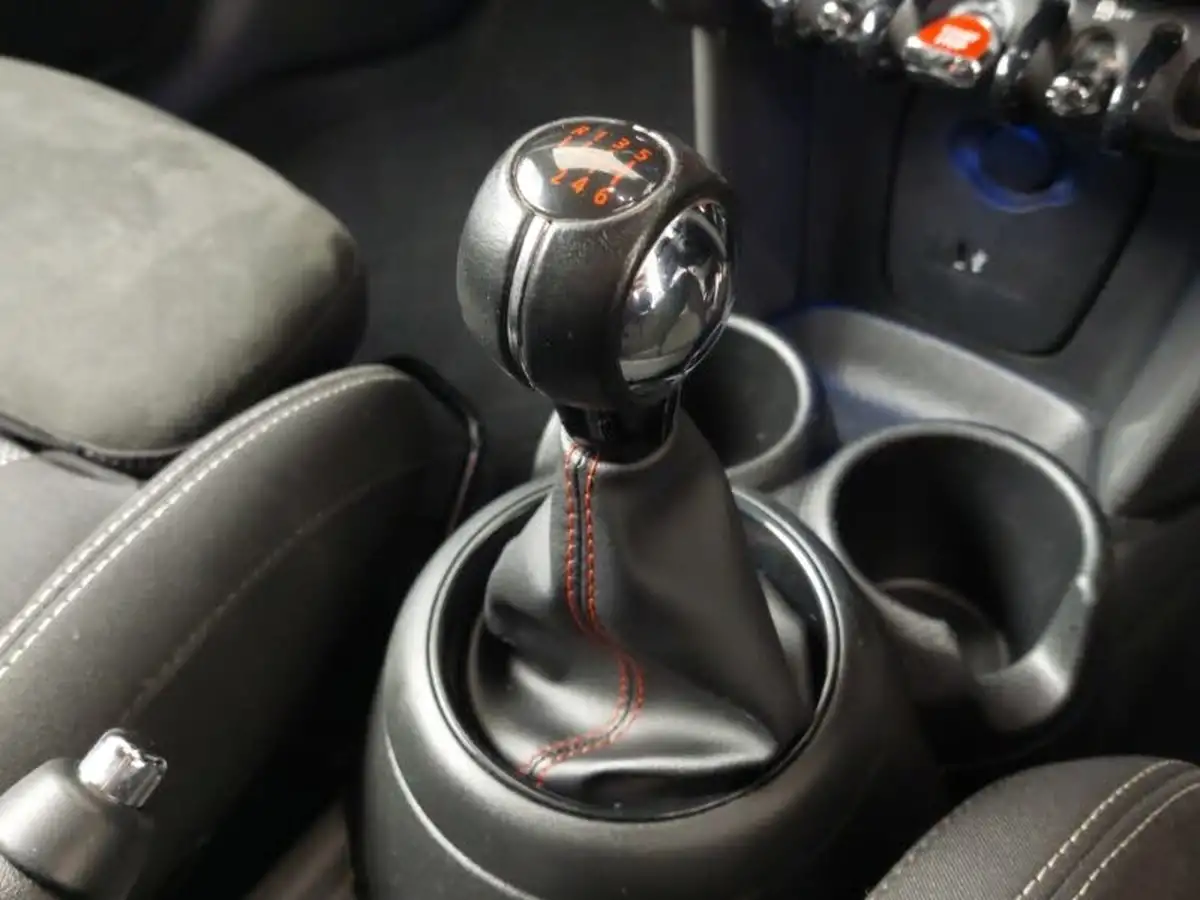 2019-mini-cooper-15-cooper-sport-hatchback-3d-big-12