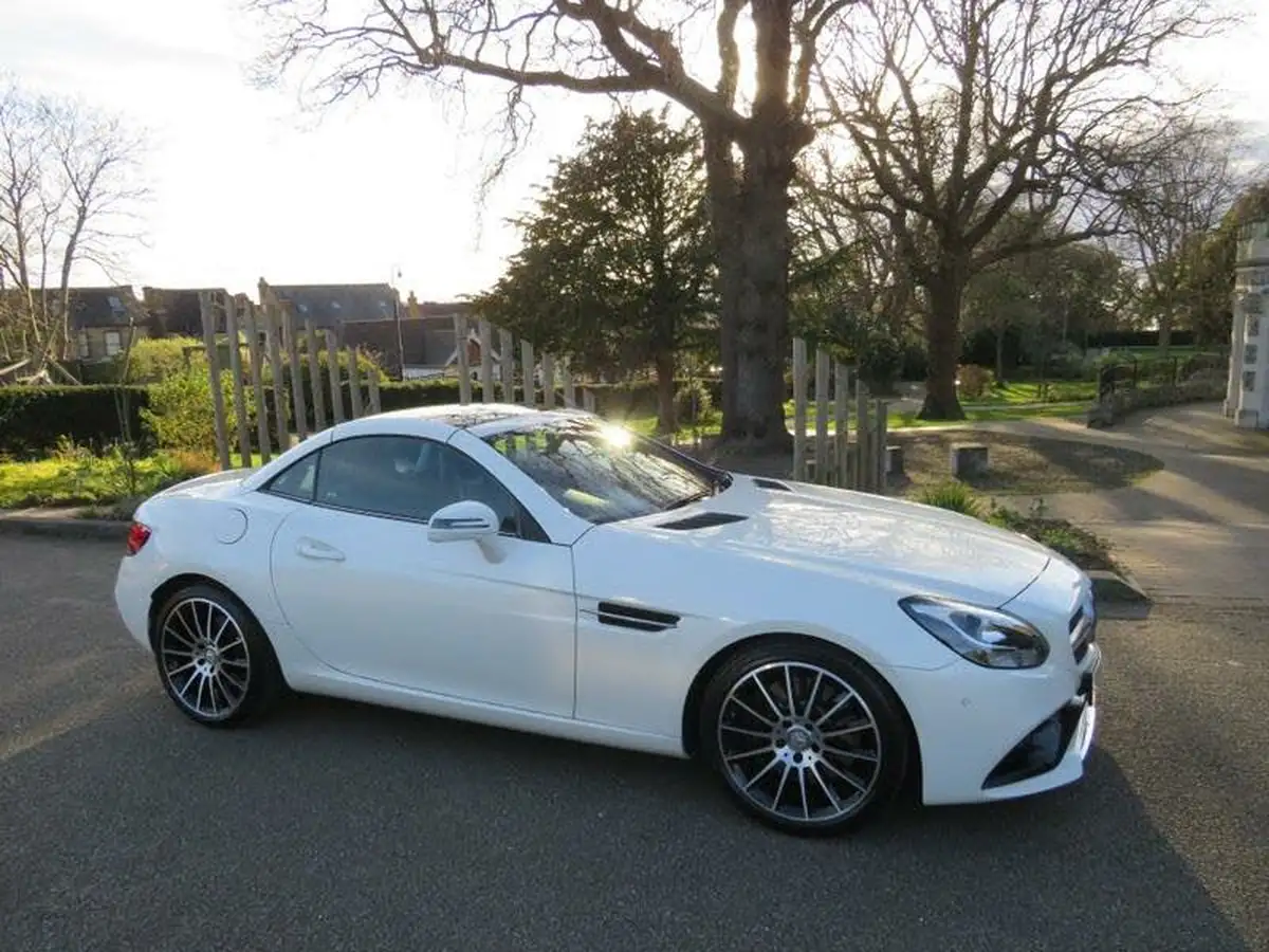 2016-mercedes-benz-slc-20-slc300-amg-line-big-13
