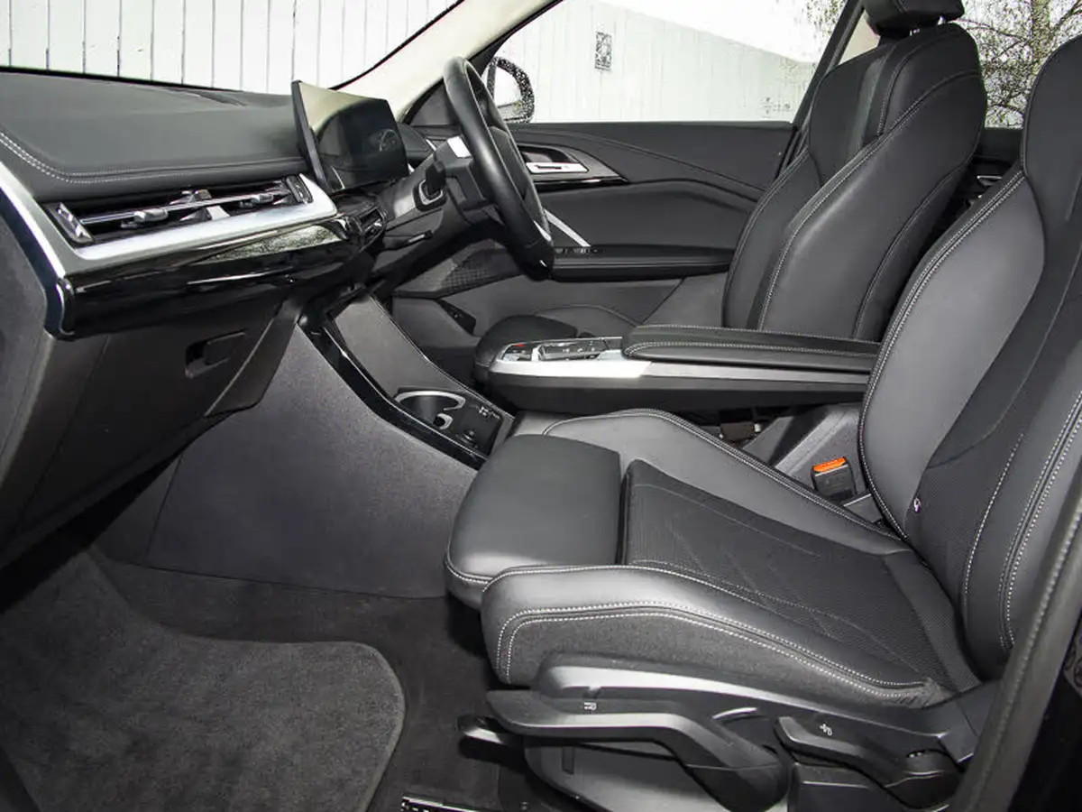 2023-bmw-ix1-e-xdrive30-xline-big-6