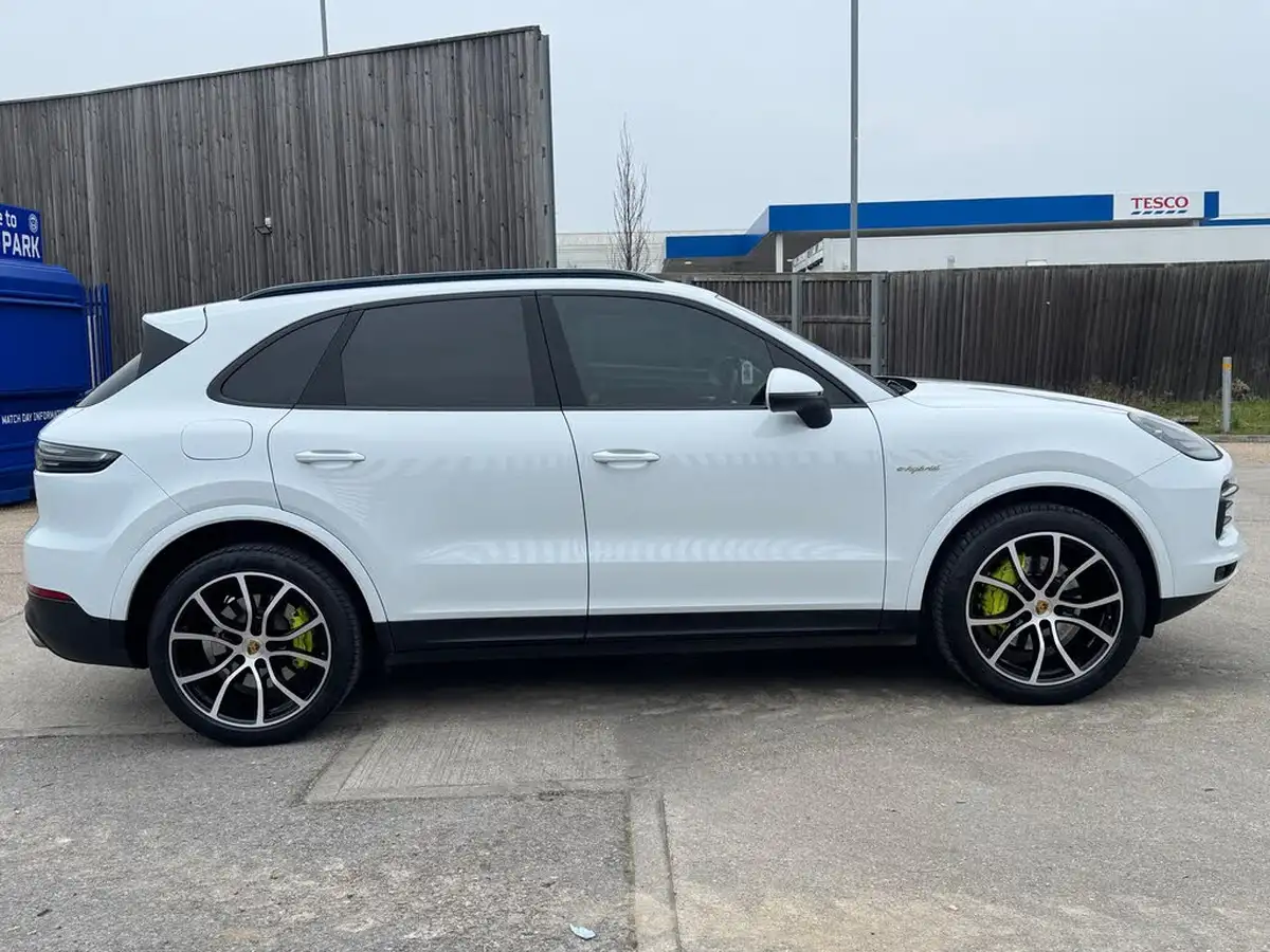 2018-porsche-cayenne-30-v6-e-hybrid-big-5