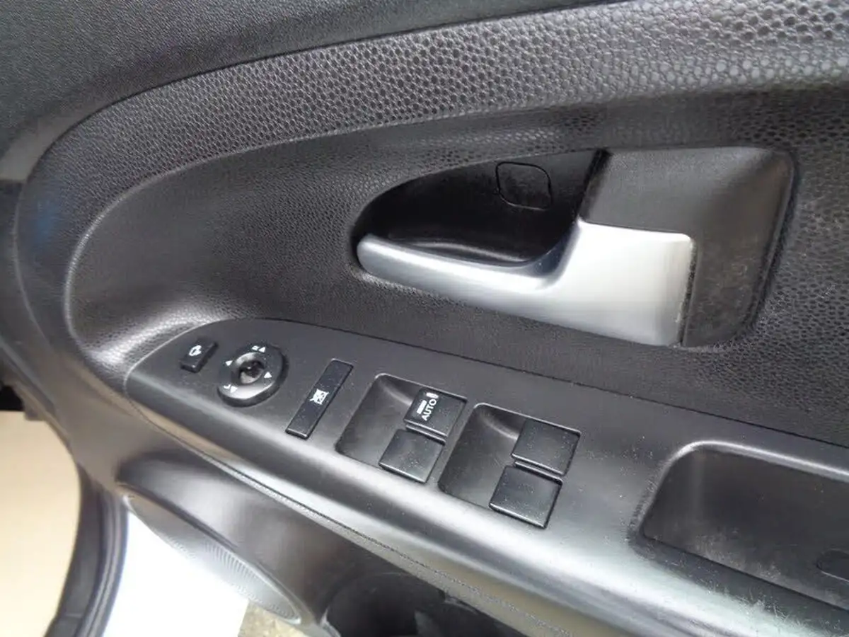 2013-kia-venga-16-2-big-18