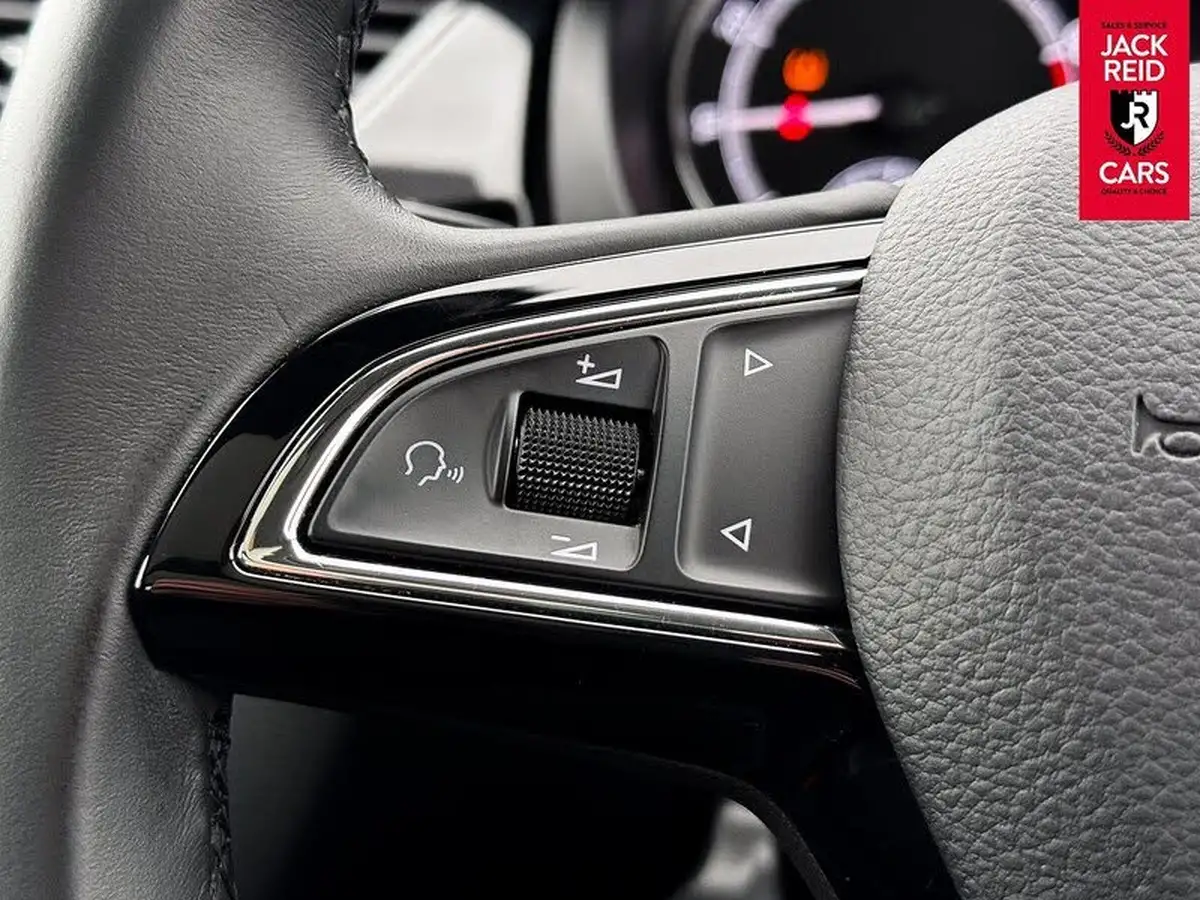 2018-skoda-rapid-spaceback-10-tsi-se-sport-109ps-ss-big-10