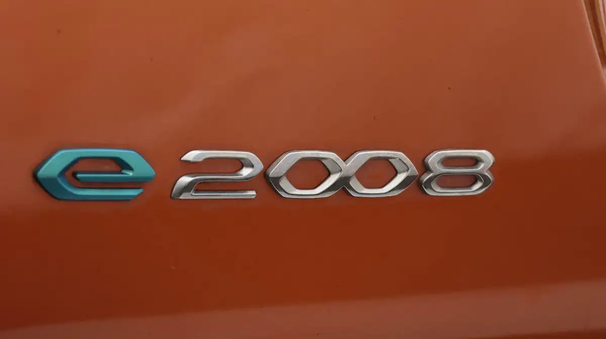 2022-peugeot-2008-suv-e-gt-premium-big-22