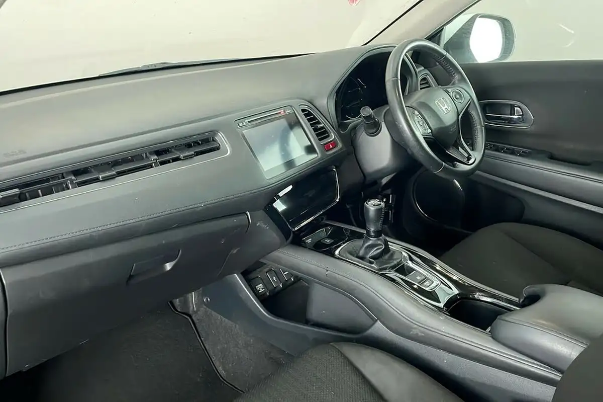2017-honda-hr-v-15-i-vtec-se-navi-big-9