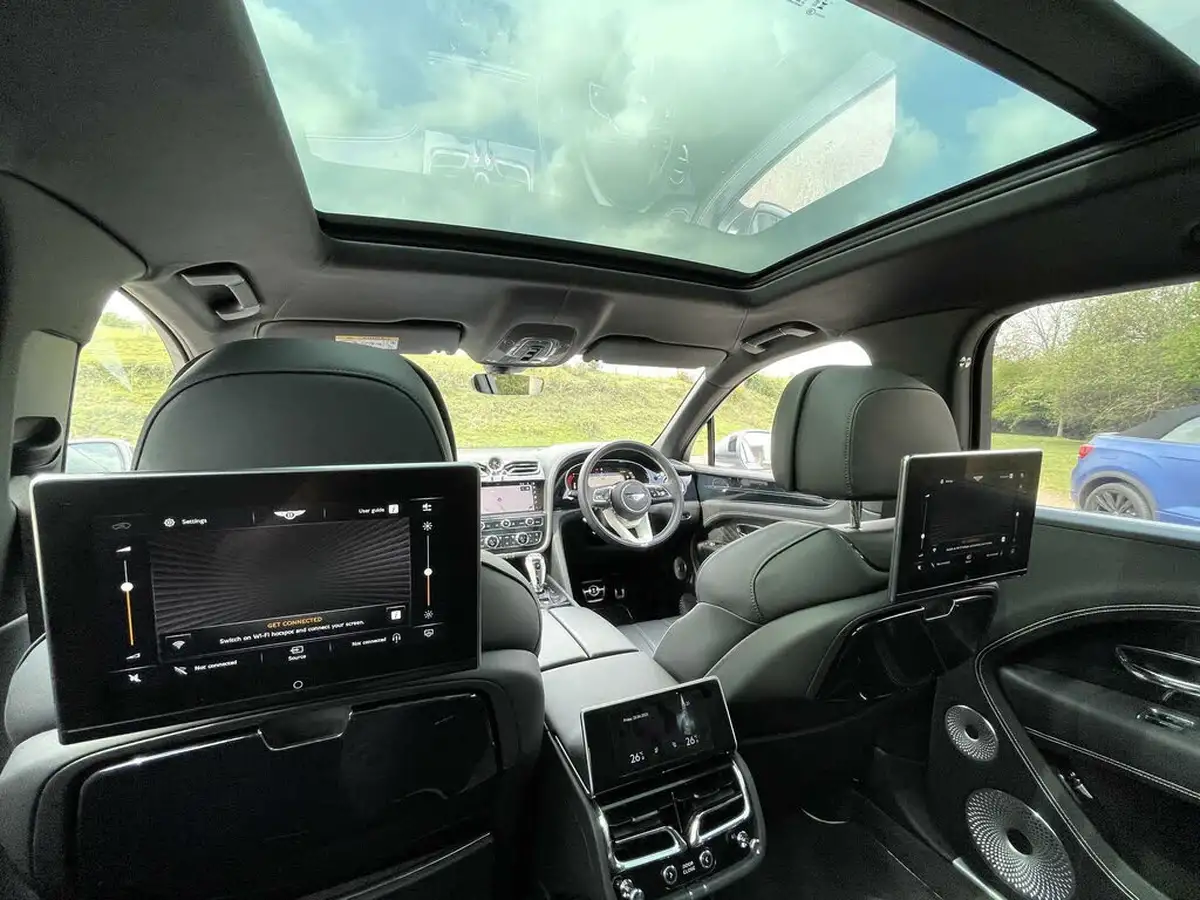 2024-bentley-bentayga-big-4