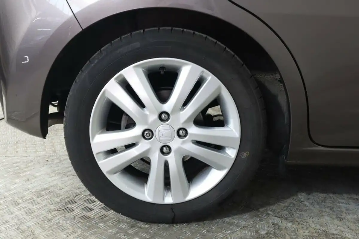 2013-honda-jazz-14-es-plus-big-11