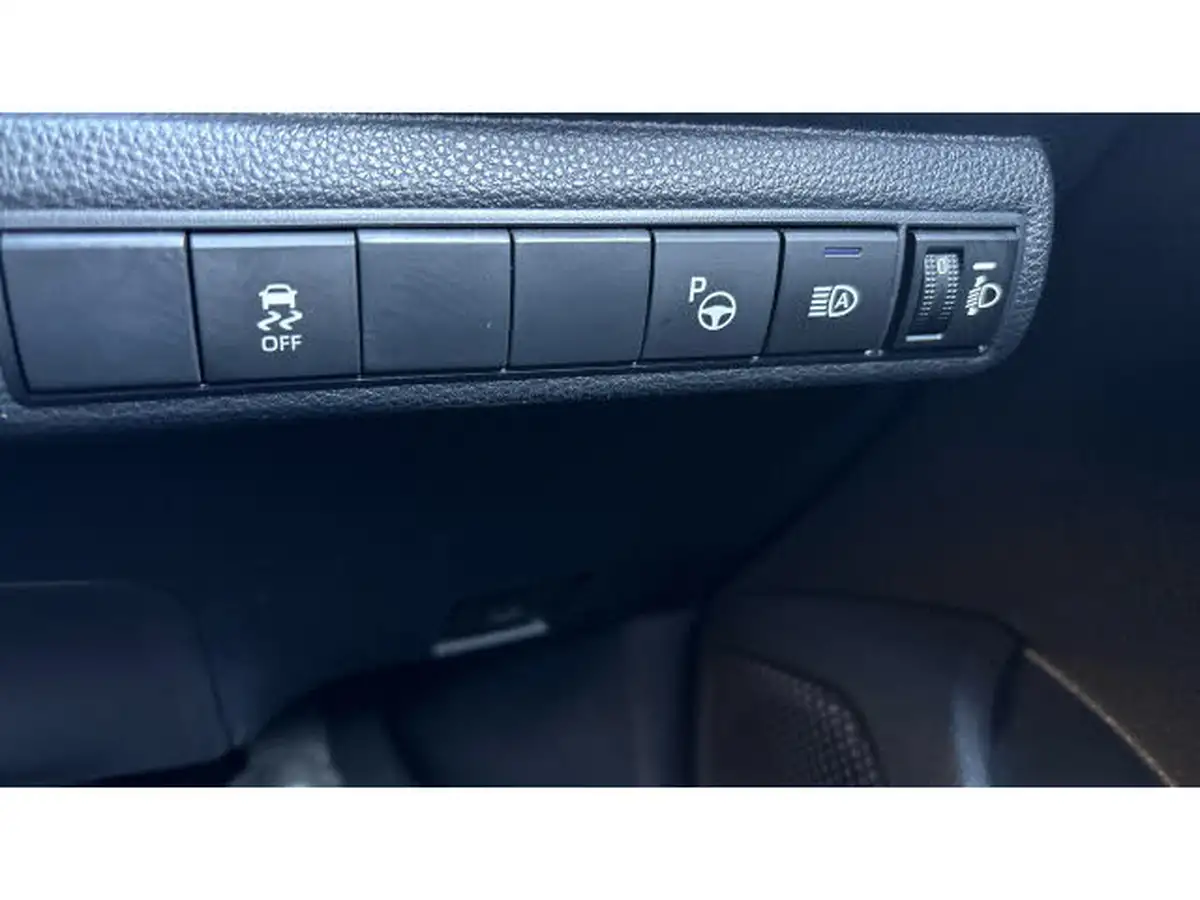 2019-toyota-corolla-18-vvt-i-design-trk-touring-sports-5d-big-24