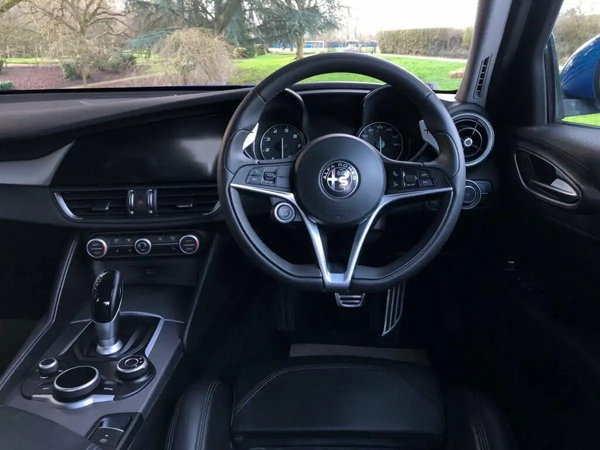 2020-alfa-romeo-giulia-20-veloce-276bhp-dap-big-59