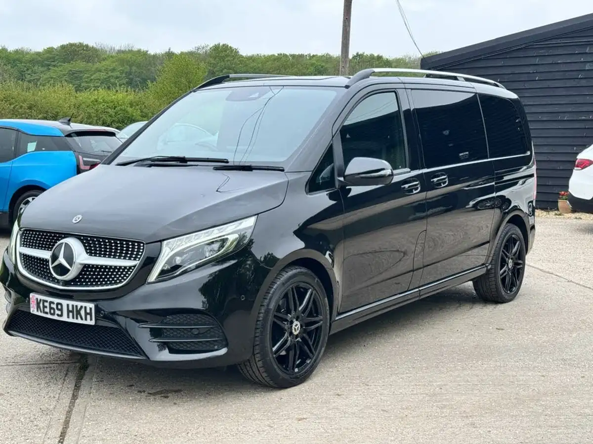 2020-mercedes-benz-v-class-20d-v300d-amg-line-big-19