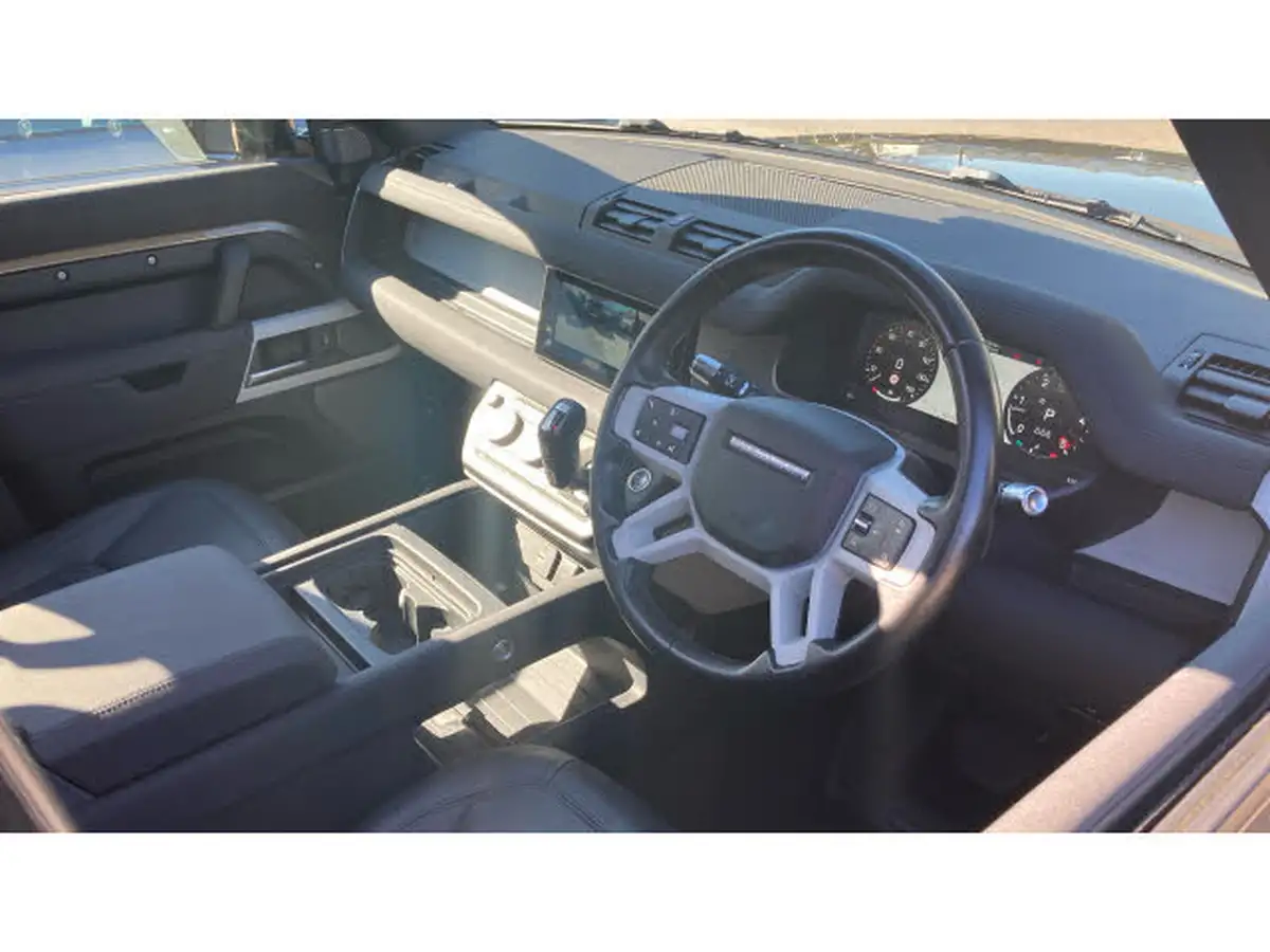 2021-land-rover-110-defender-30-d250-xs-edition-big-31