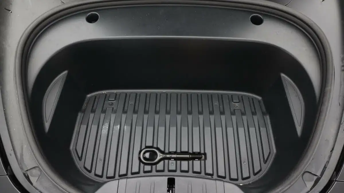 2021-tesla-model-3-e-long-range-awd-big-19
