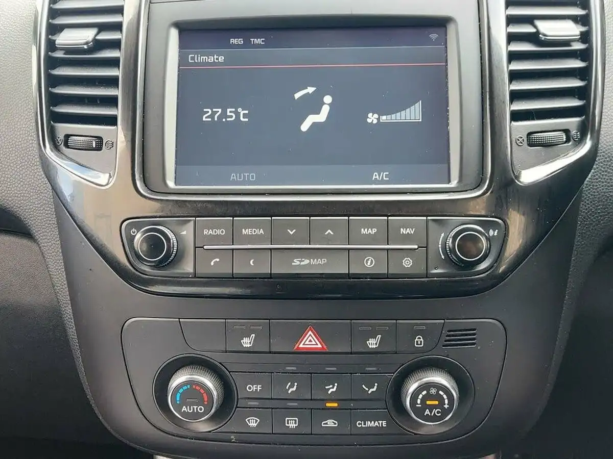 2016-kia-venga-16crdi-3-big-32