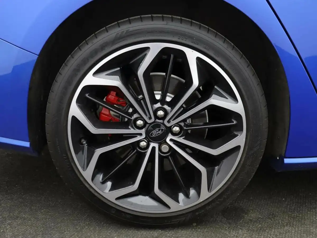 2020-ford-focus-15-st-line-x-estate-big-5