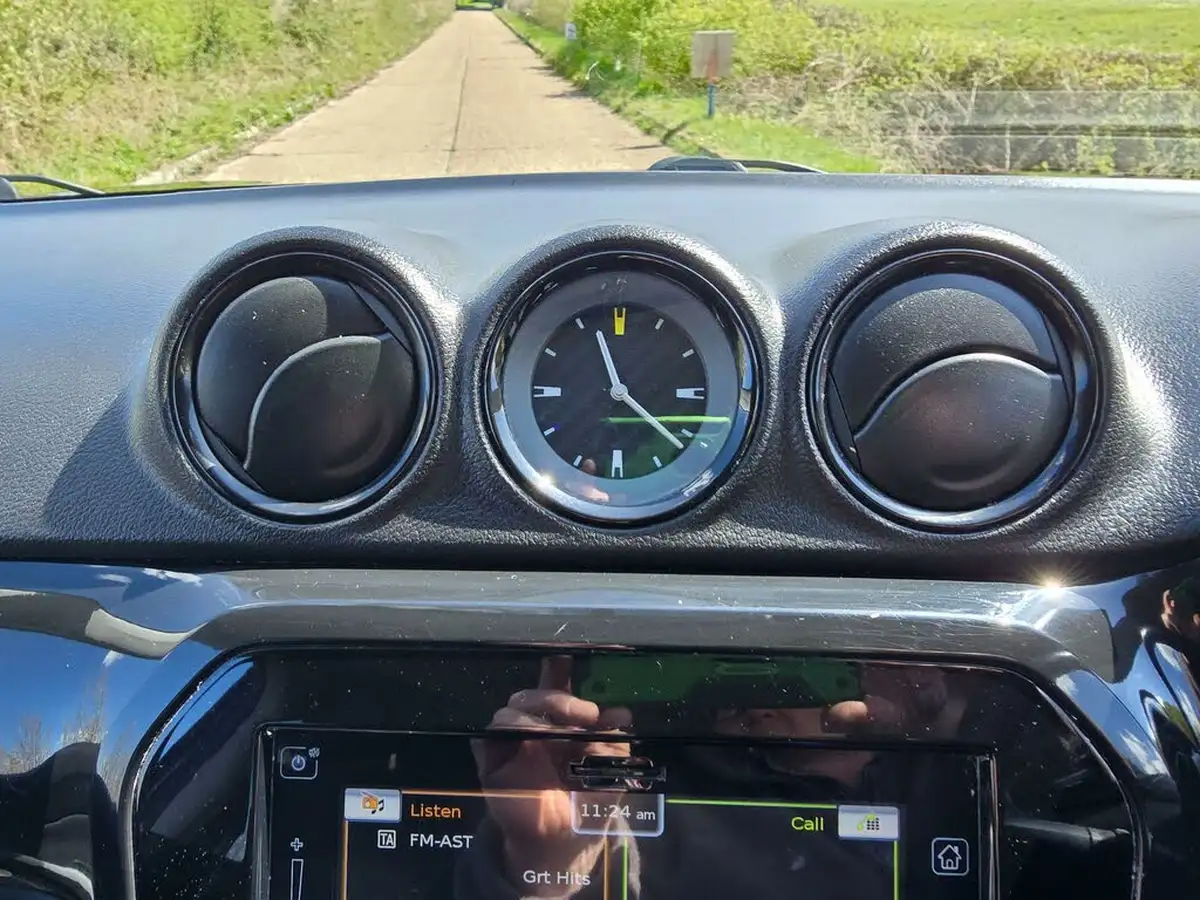 2017-suzuki-vitara-16-kuro-big-45