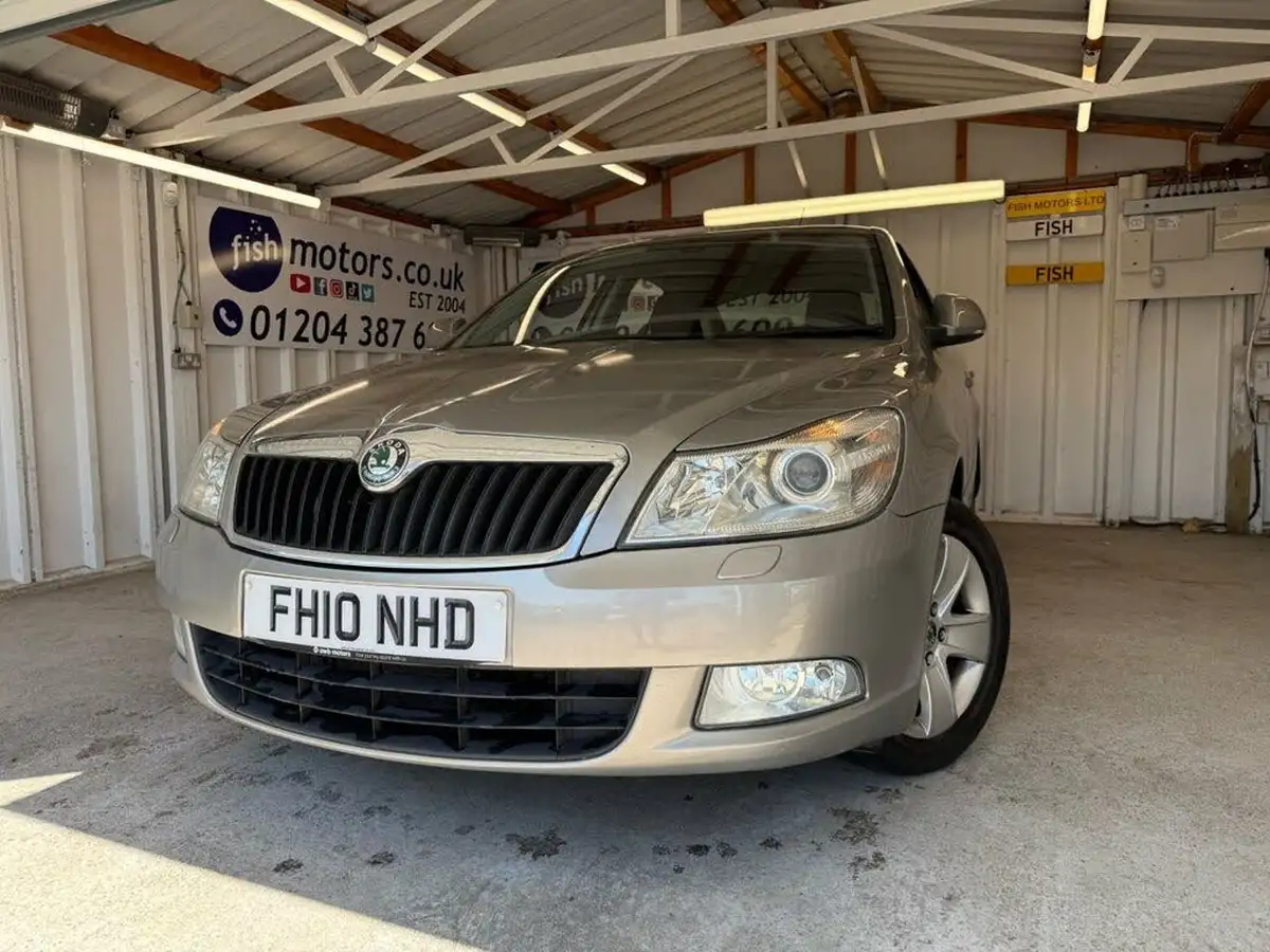 2010-skoda-octavia-20td-elegance-142ps-hatchback-dsg-big-5