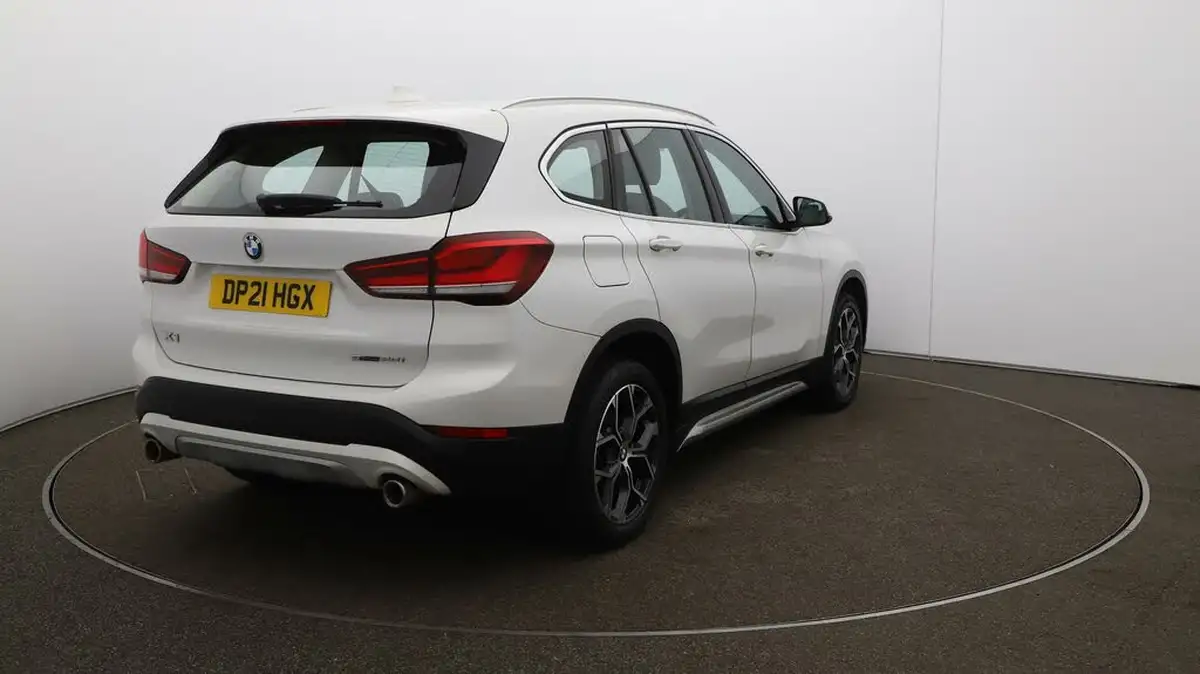 2021-bmw-x1-20-sdrive20i-xline-big-47