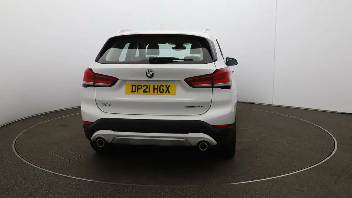 2021-bmw-x1-20-sdrive20i-xline-big-6