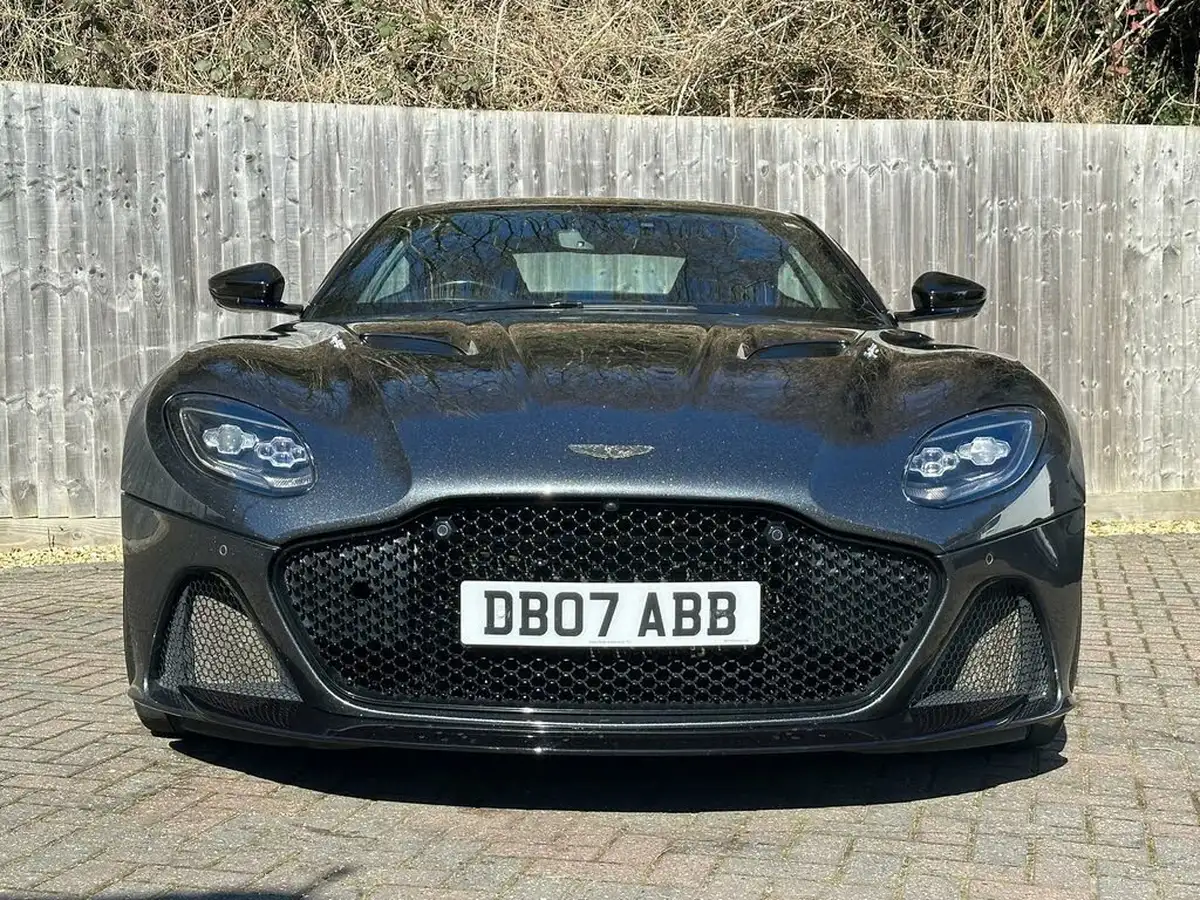 2019-aston-martin-dbs-52-v12-superleggera-big-1