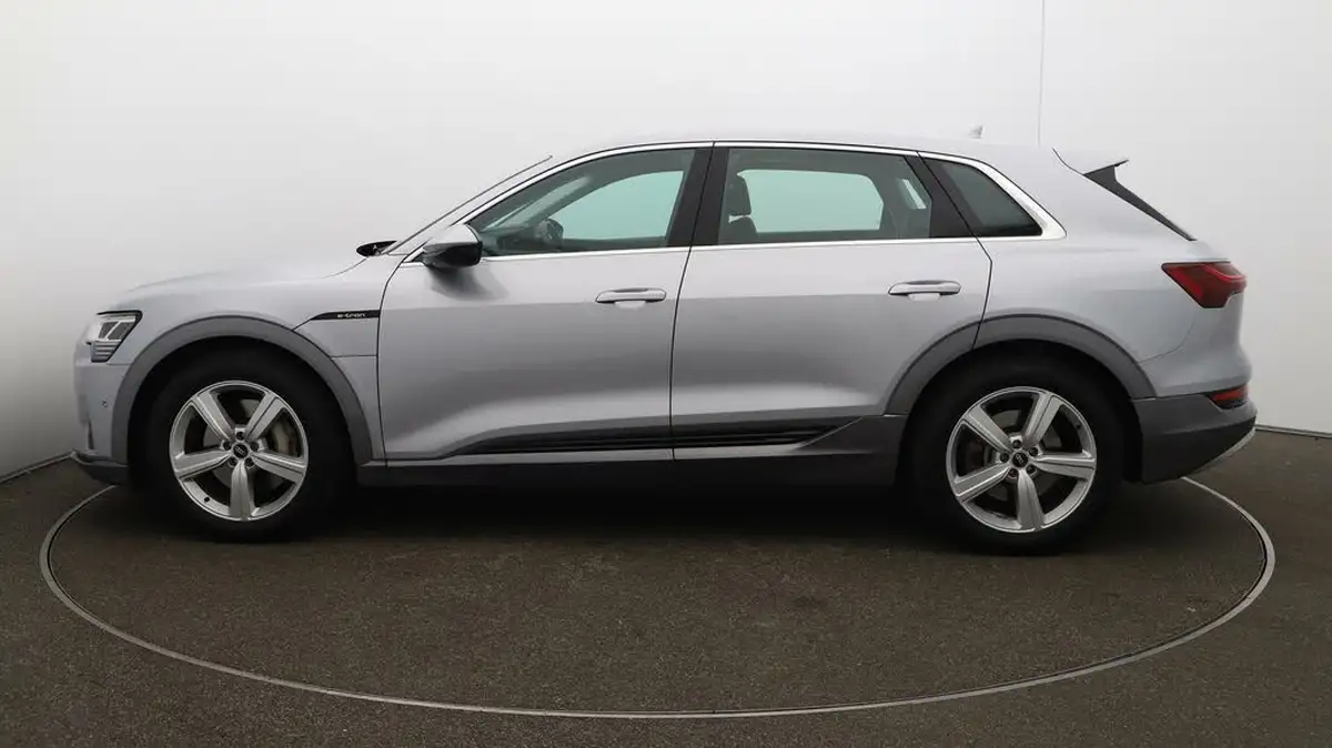 2022-audi-e-tron-55e-technik-station-wagon-big-57
