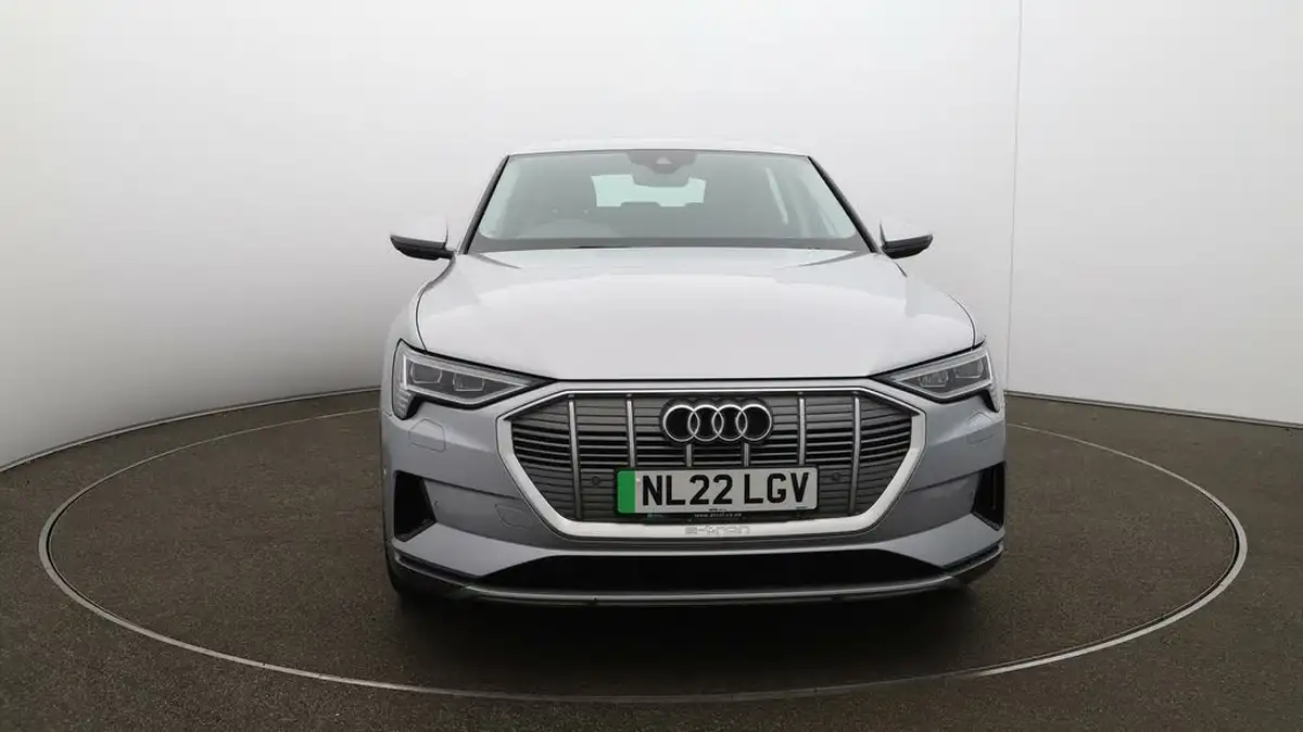 2022-audi-e-tron-55e-technik-station-wagon-big-33