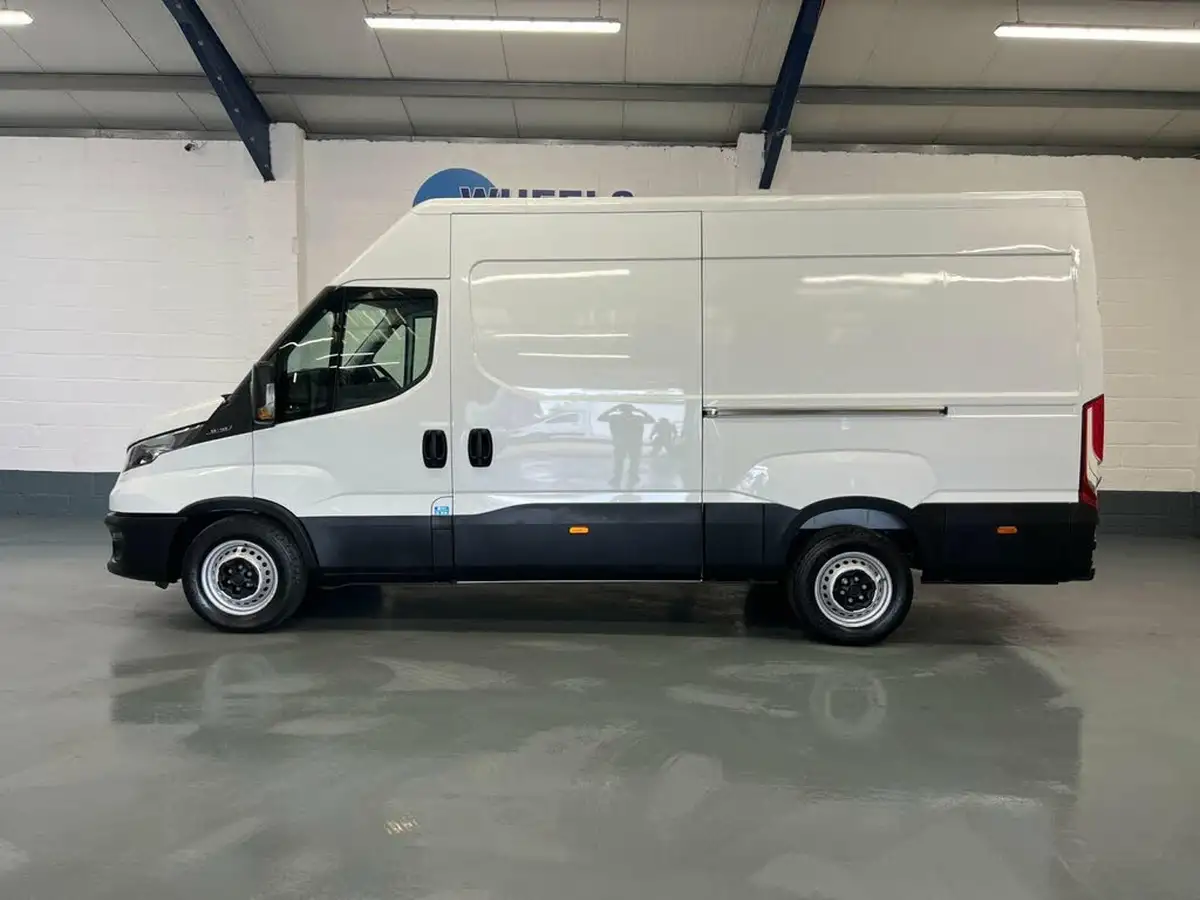 2023-iveco-daily-s-class-23td-35s14v-business-3520mm-h2-136pseu6dt-big-1