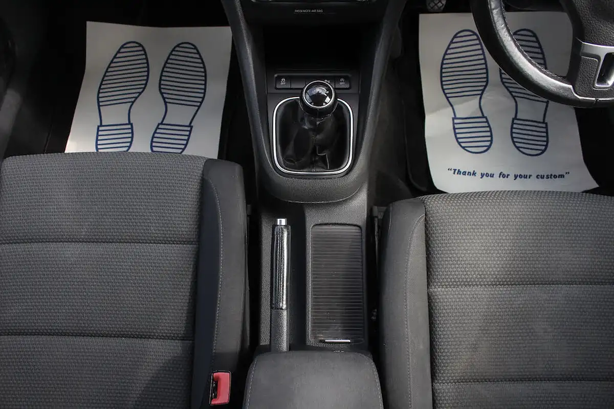 2012-volkswagen-golf-16td-blue-motion-match-5d-big-26