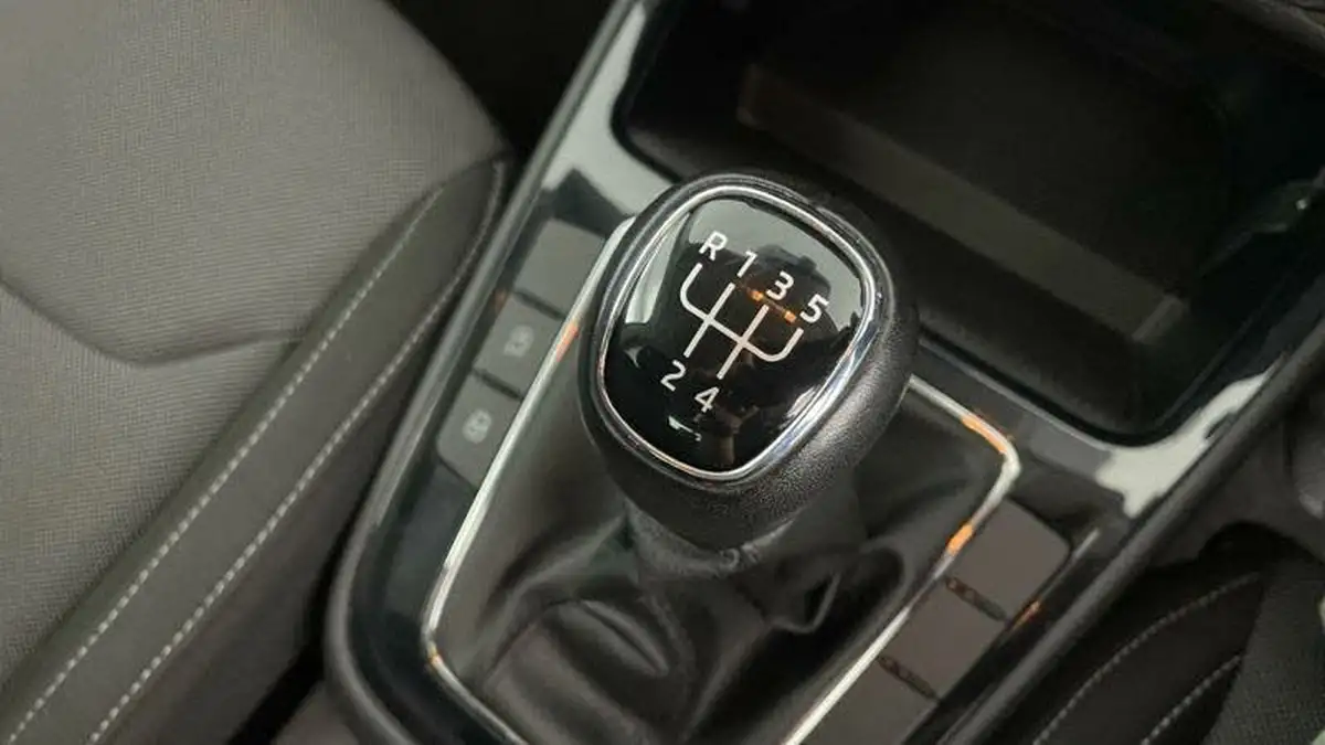 2022-skoda-fabia-10-mpi-colour-edition-big-11