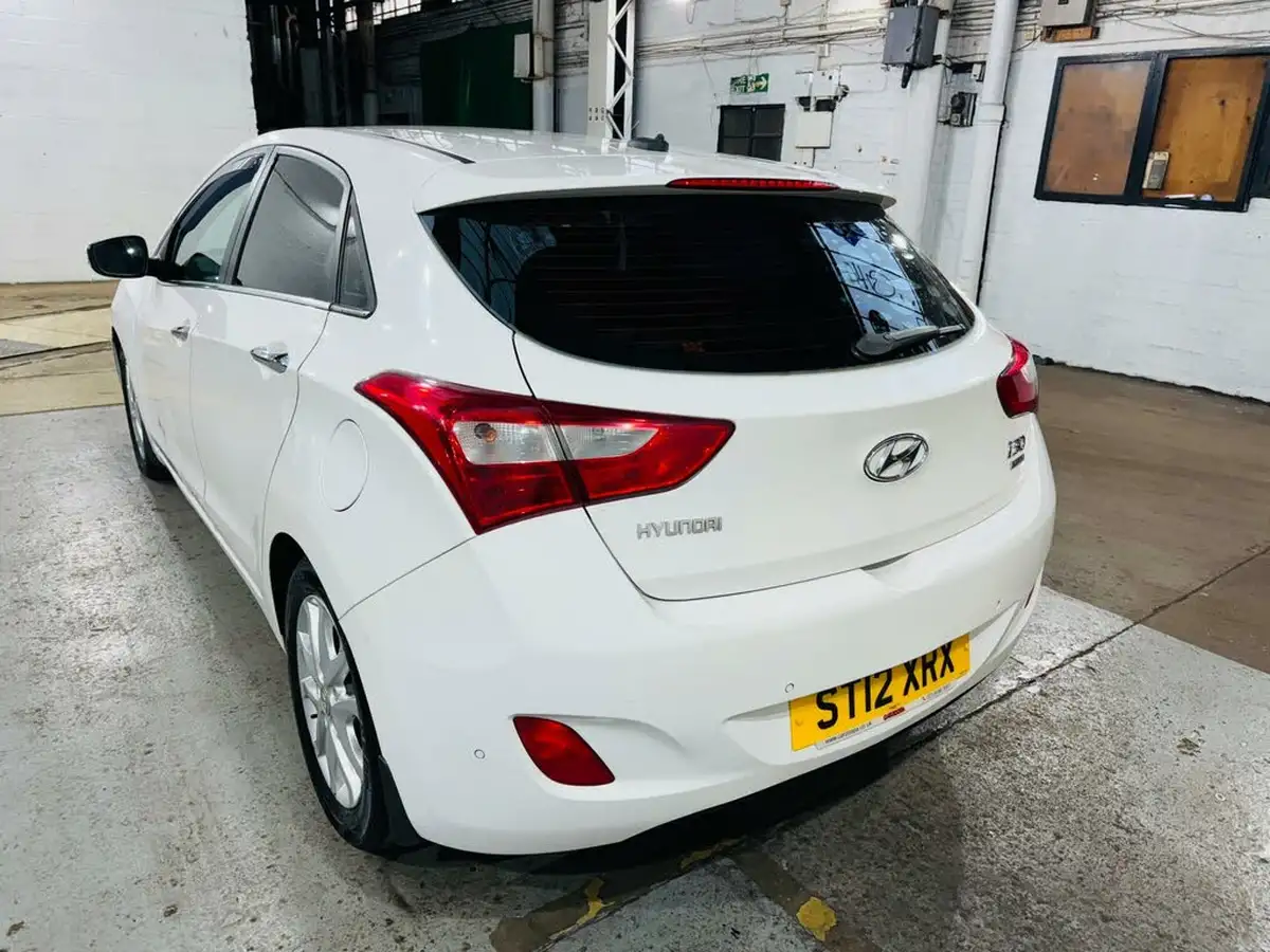 2012-hyundai-i30-16td-style-110ps-auto-big-5