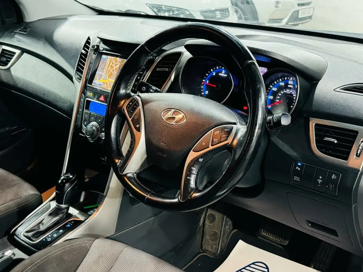2012-hyundai-i30-16td-style-110ps-auto-big-9