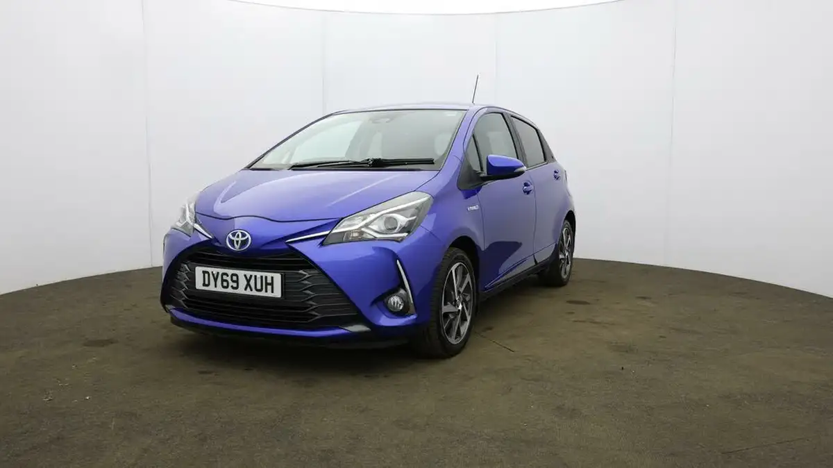 2020-toyota-yaris-15-vvt-i-y20-98bhp-hybrid-1497cc-e-cvt-big-40