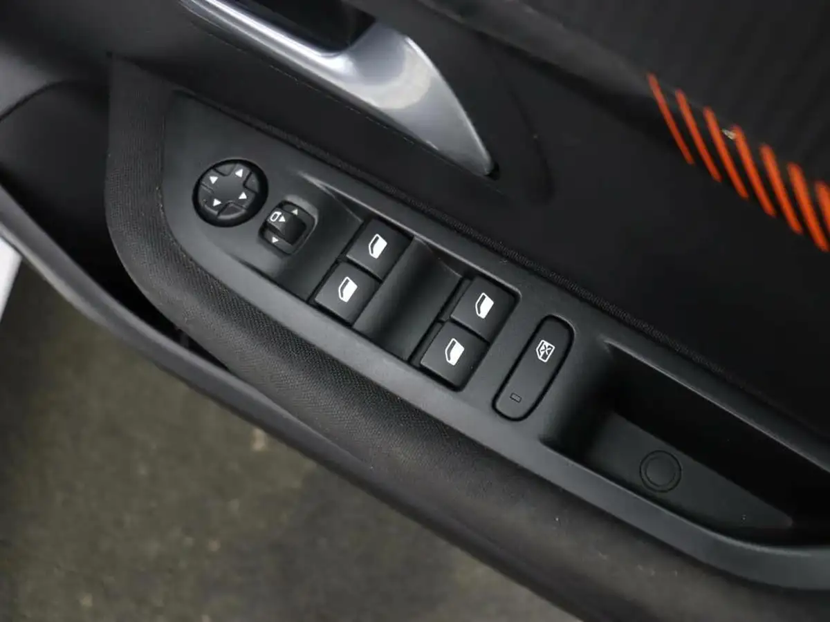 2022-peugeot-208-12-puretech-active-premium-75ps-big-13