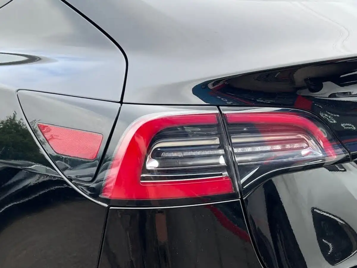 2020-tesla-model-3-e-long-range-big-18